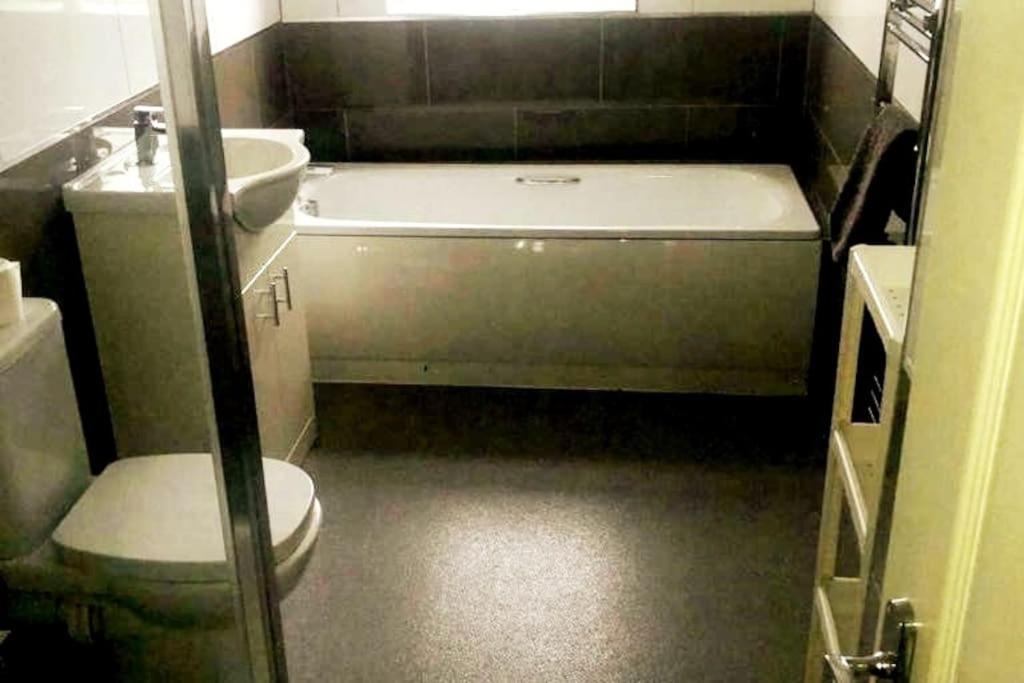 Short Term Lets From £15 Per Person Per Night Appartement Bristol Buitenkant foto