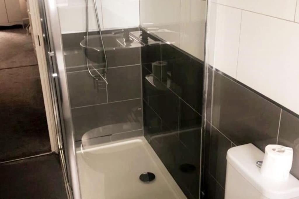 Short Term Lets From £15 Per Person Per Night Appartement Bristol Buitenkant foto