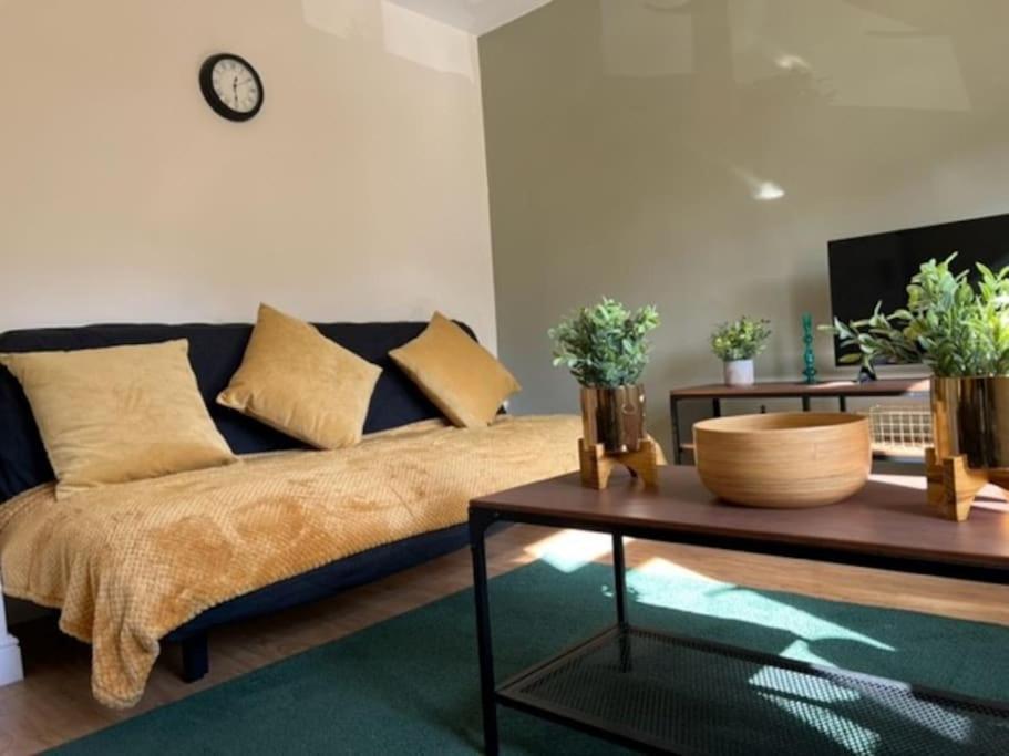 Short Term Lets From £15 Per Person Per Night Appartement Bristol Buitenkant foto