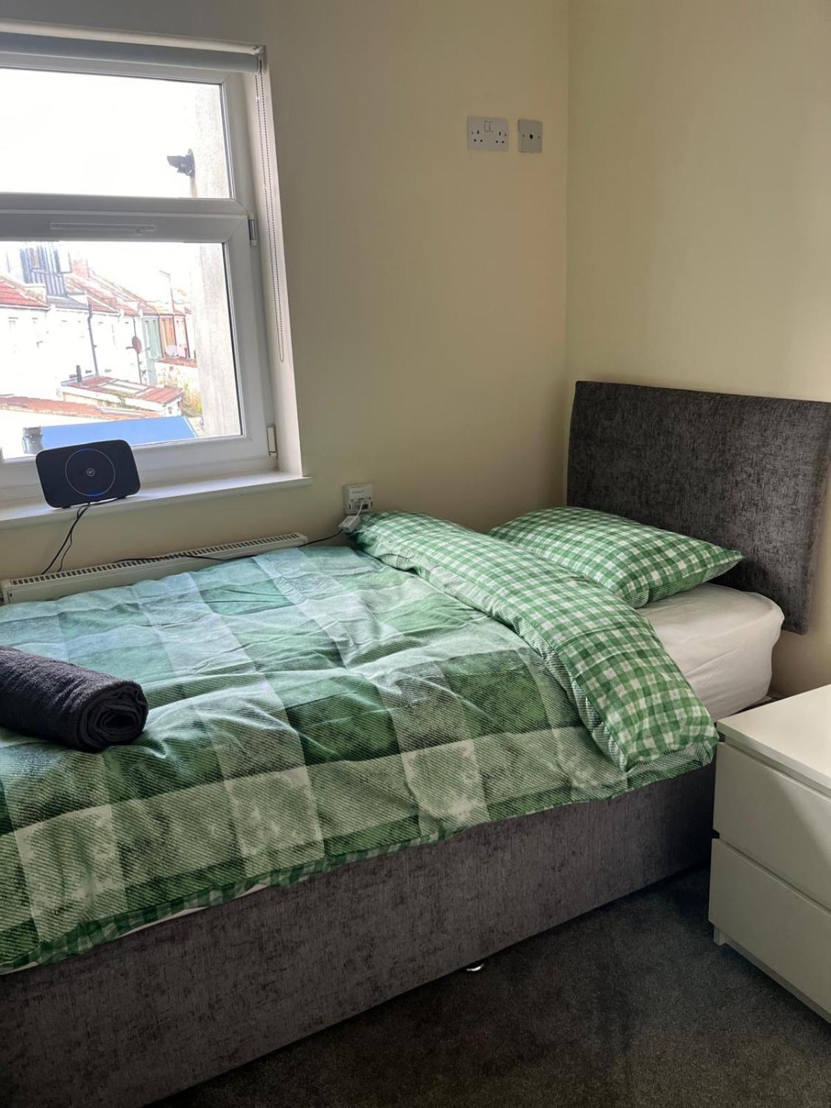 Short Term Lets From £15 Per Person Per Night Appartement Bristol Buitenkant foto